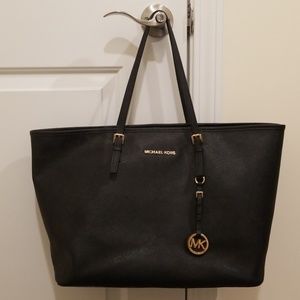 MK Large Saffiano Jet Set Travel Tote